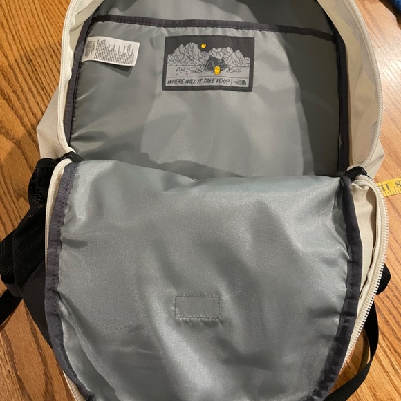 North face groundwork backpack in rainy day ivory and black - Picture 3 of 10